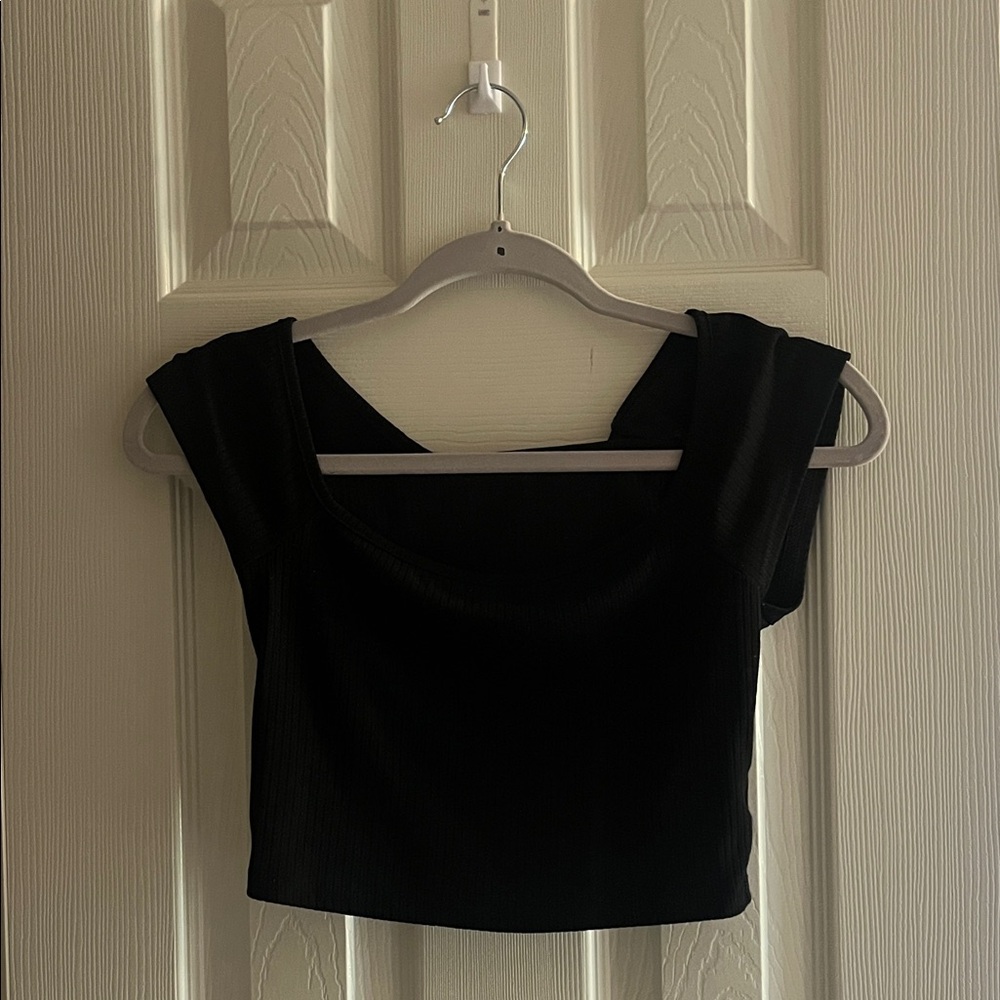 SHEIN Black Ribbed Crop Top